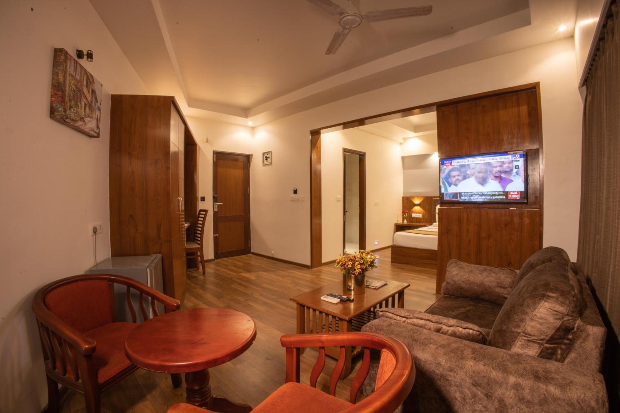 Metro Plaza Hotel By Rak Rooms, Mangaluru Bagian luar foto