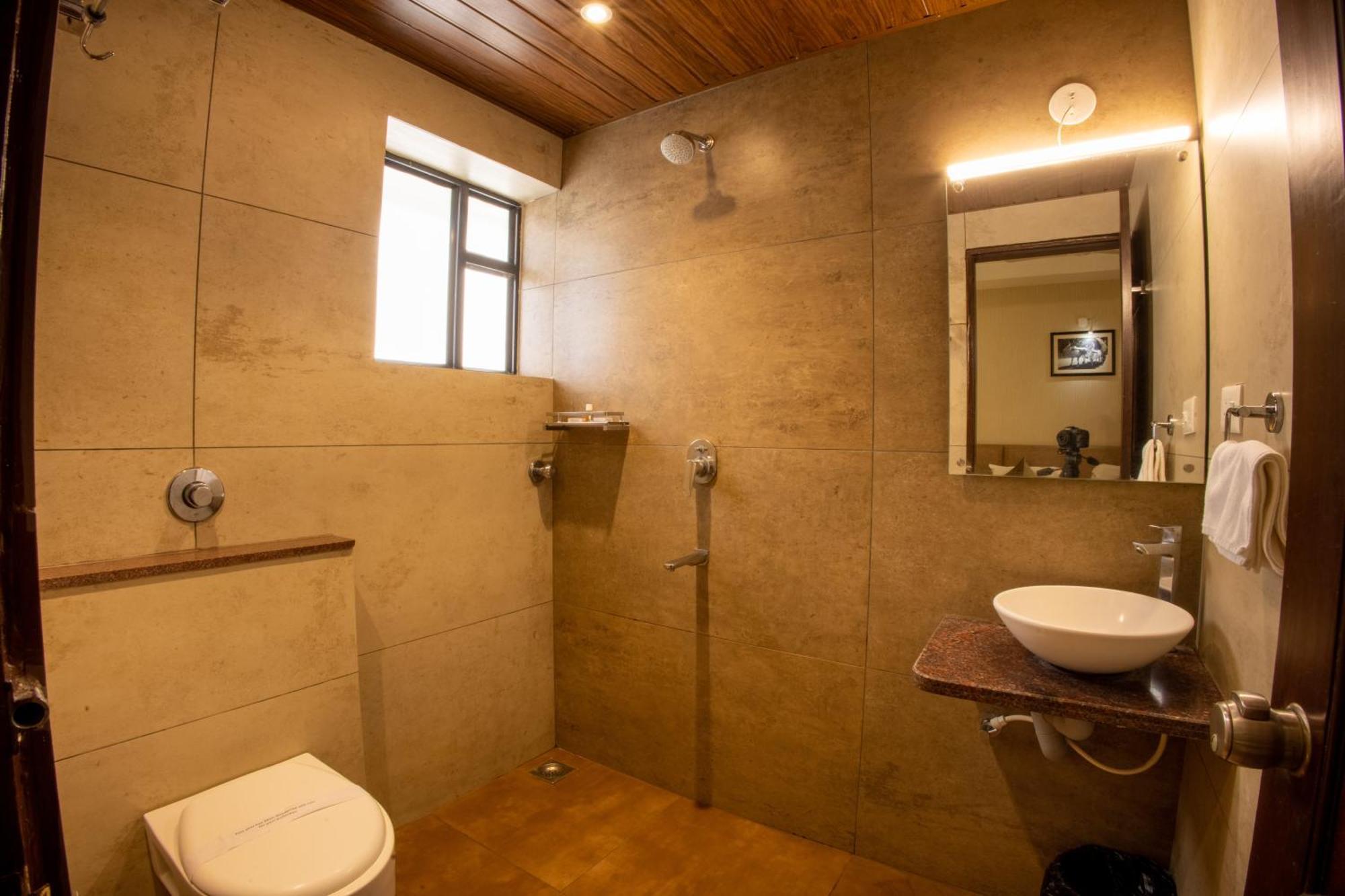 Metro Plaza Hotel By Rak Rooms, Mangaluru Bagian luar foto