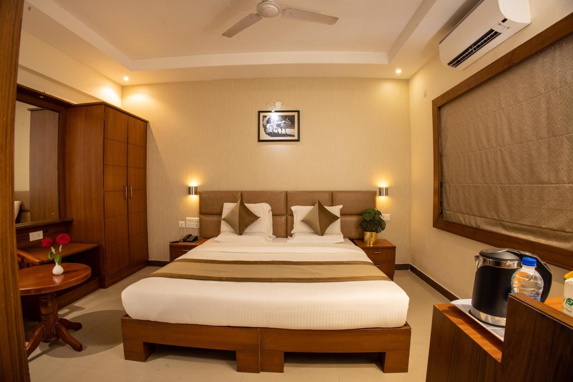 Metro Plaza Hotel By Rak Rooms, Mangaluru Bagian luar foto