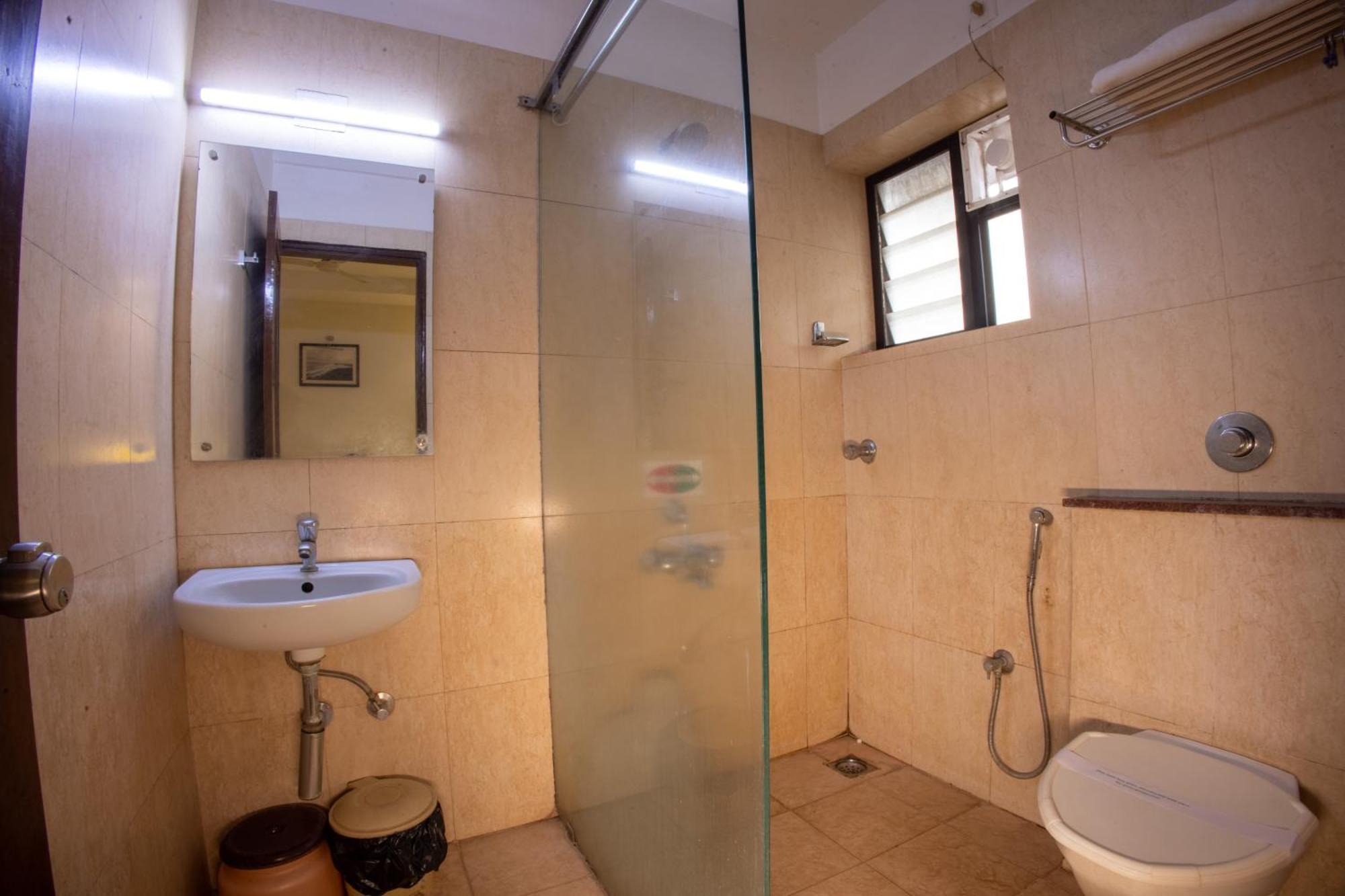 Metro Plaza Hotel By Rak Rooms, Mangaluru Bagian luar foto