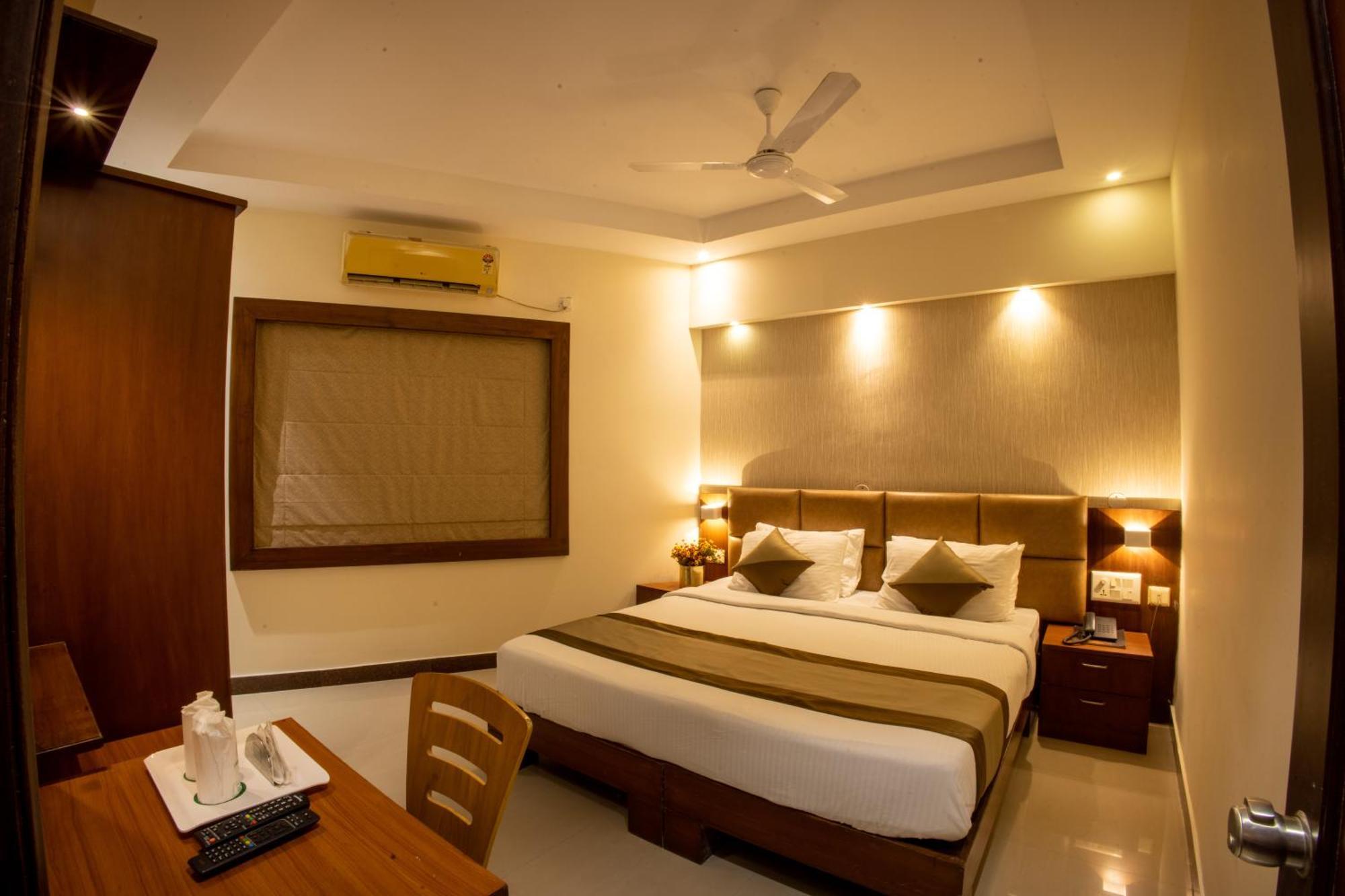 Metro Plaza Hotel By Rak Rooms, Mangaluru Bagian luar foto
