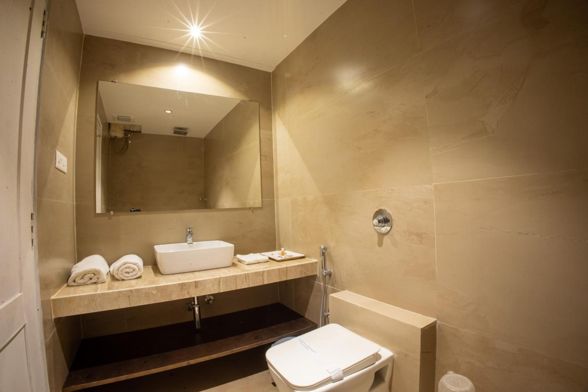 Metro Plaza Hotel By Rak Rooms, Mangaluru Bagian luar foto
