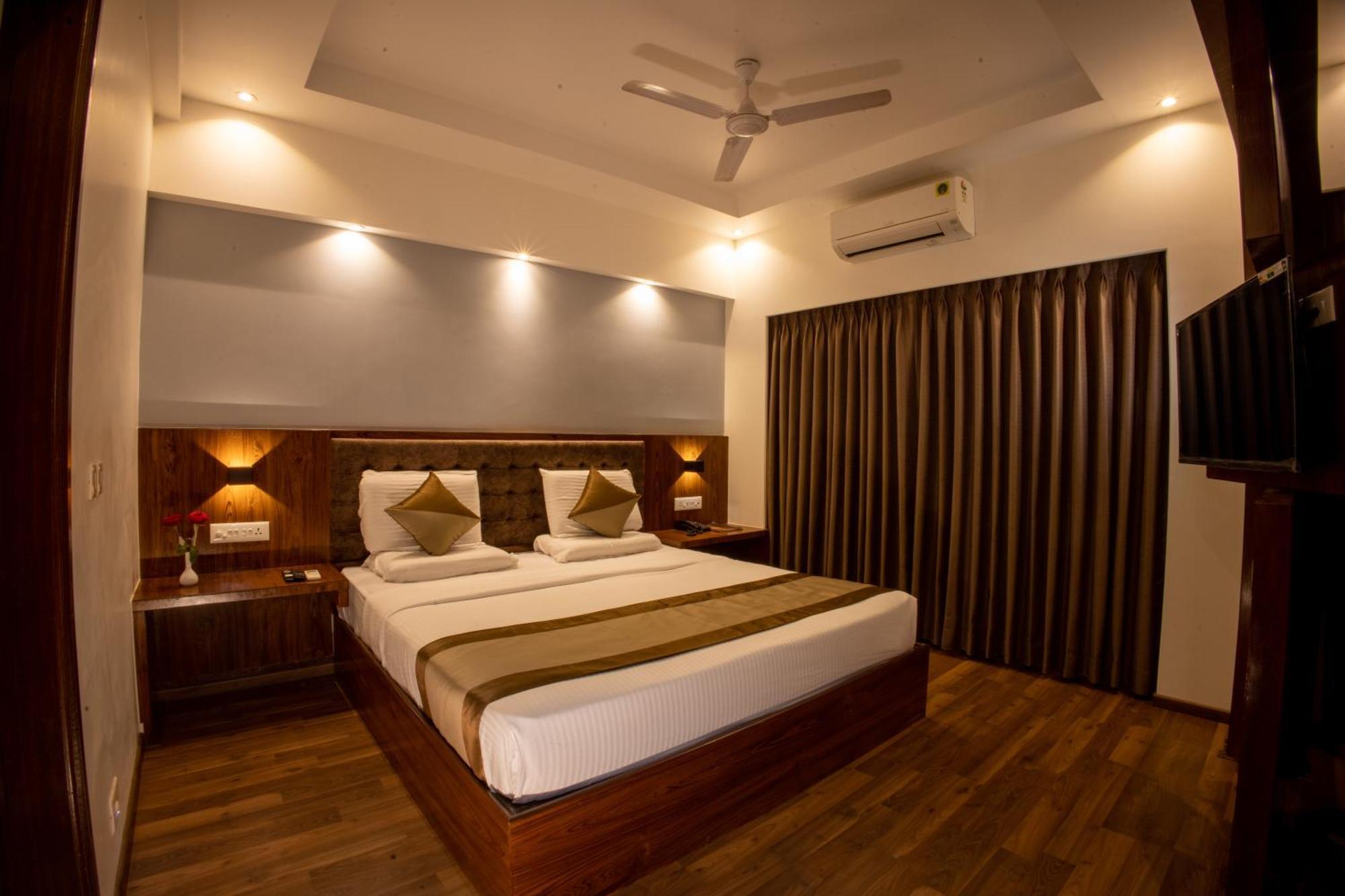 Metro Plaza Hotel By Rak Rooms, Mangaluru Bagian luar foto