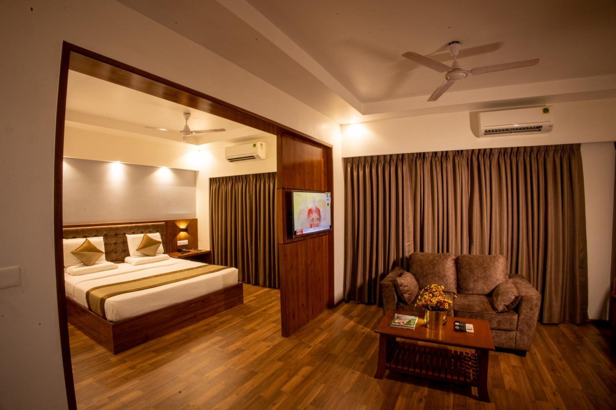 Metro Plaza Hotel By Rak Rooms, Mangaluru Bagian luar foto