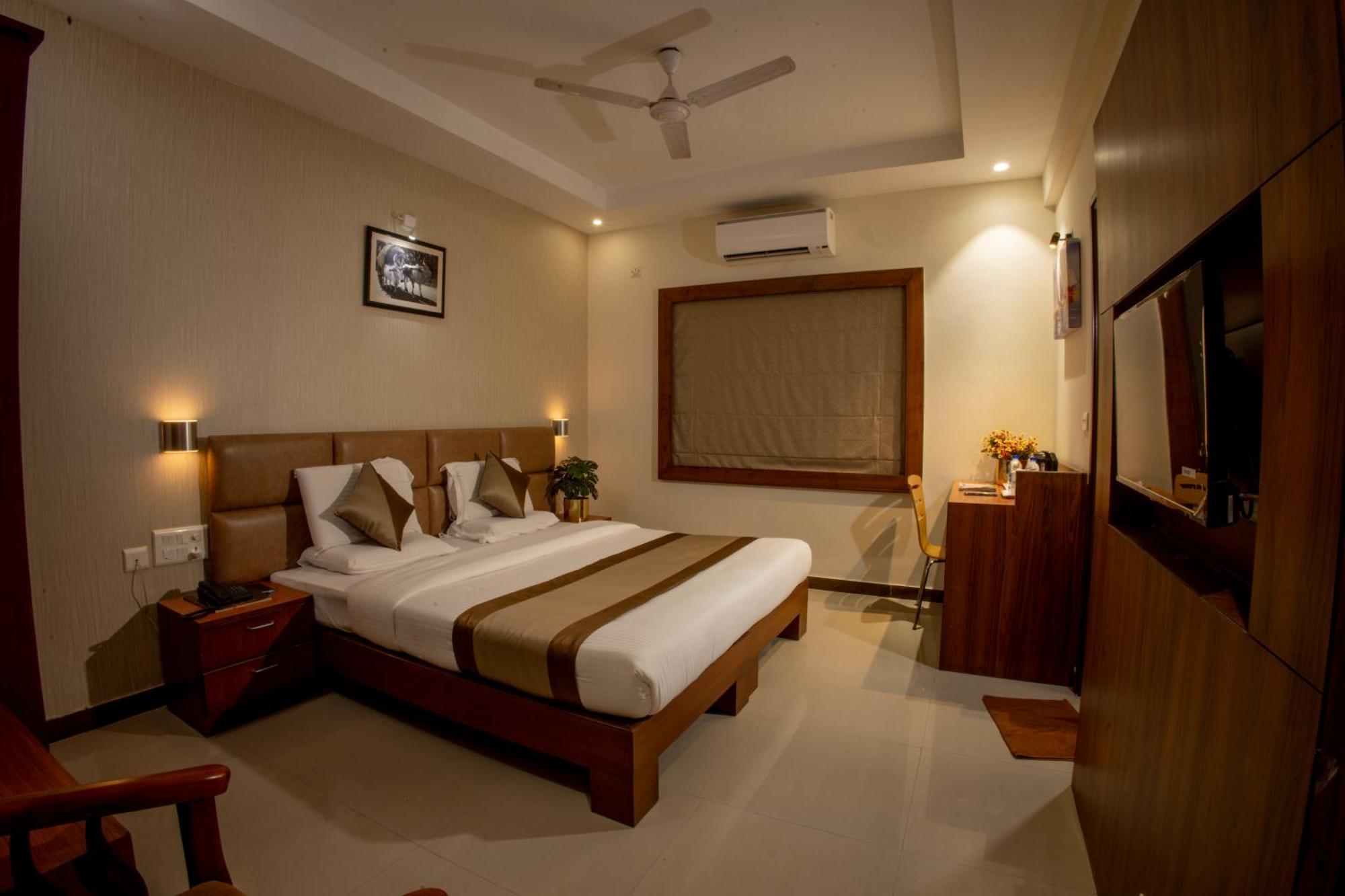 Metro Plaza Hotel By Rak Rooms, Mangaluru Bagian luar foto