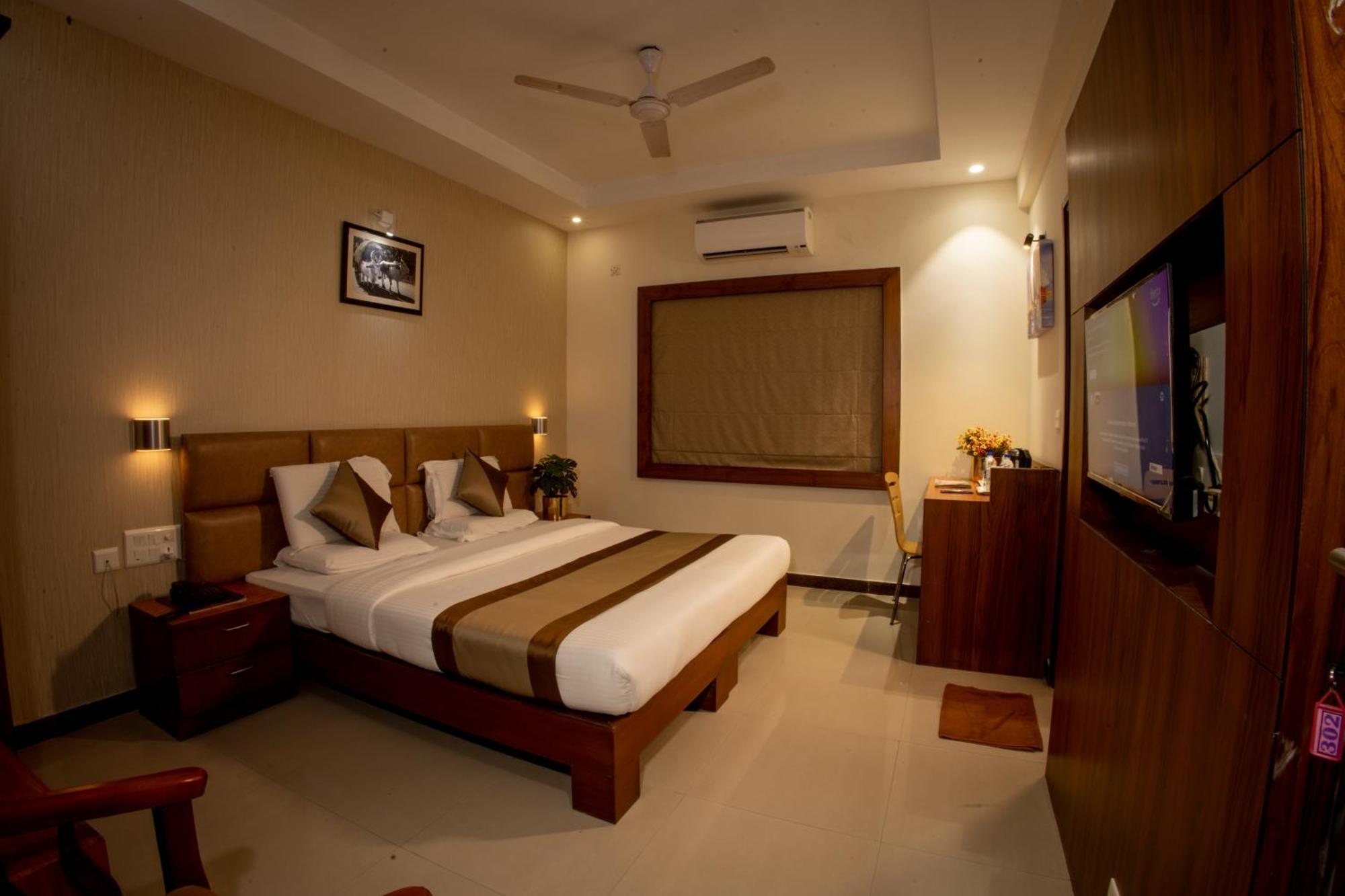 Metro Plaza Hotel By Rak Rooms, Mangaluru Bagian luar foto
