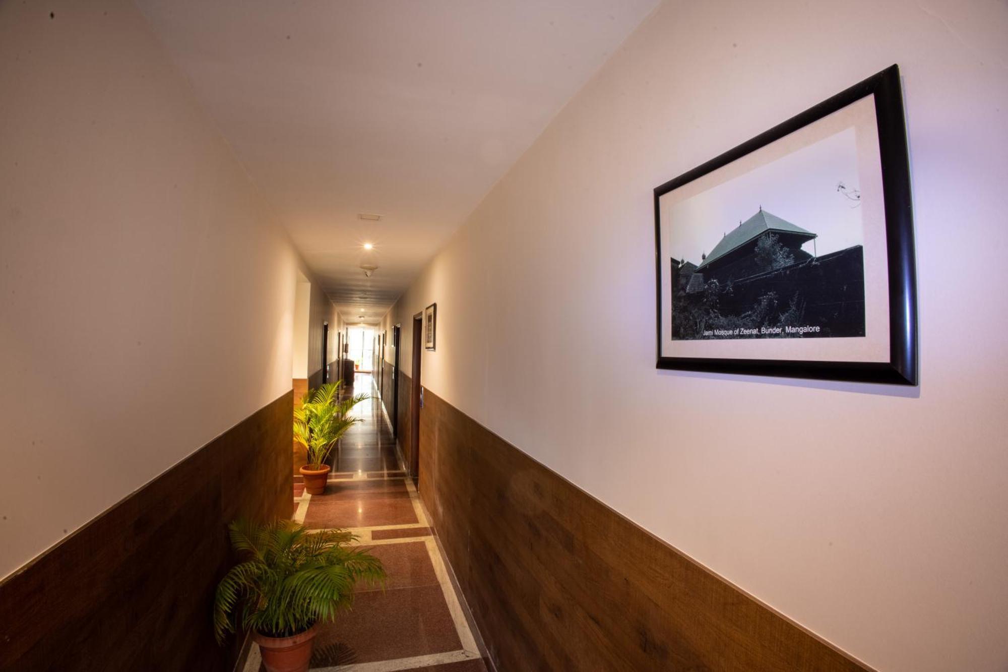 Metro Plaza Hotel By Rak Rooms, Mangaluru Bagian luar foto
