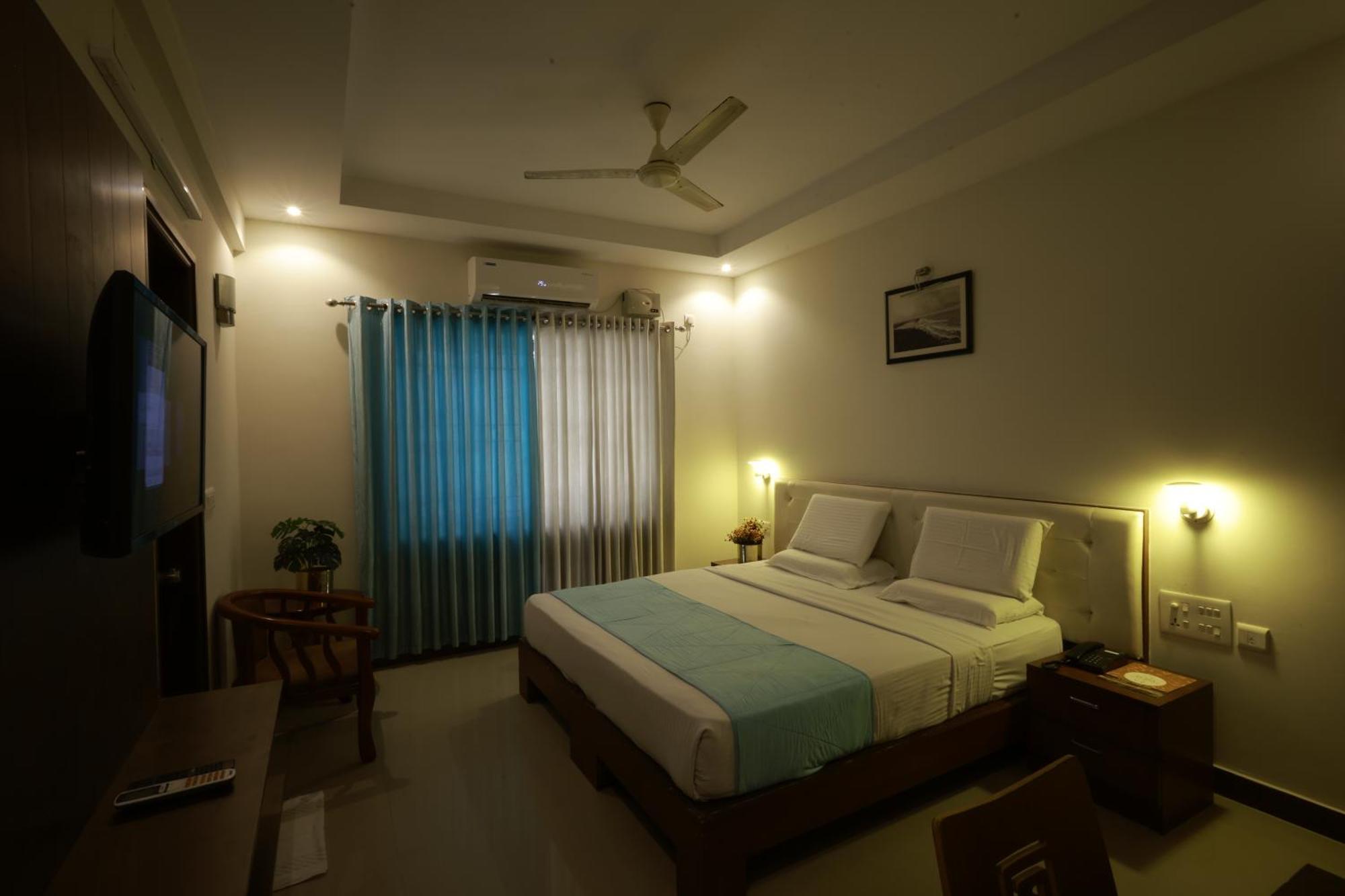 Metro Plaza Hotel By Rak Rooms, Mangaluru Bagian luar foto