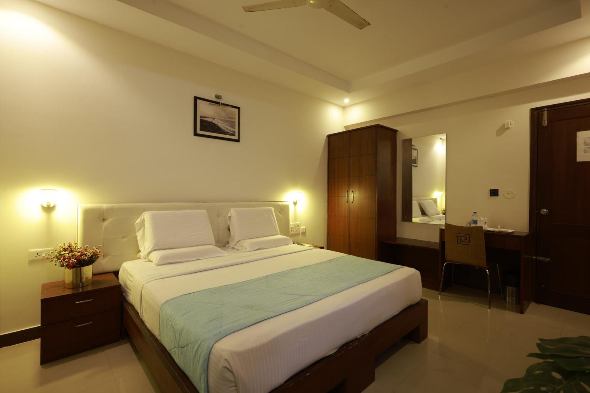 Metro Plaza Hotel By Rak Rooms, Mangaluru Bagian luar foto