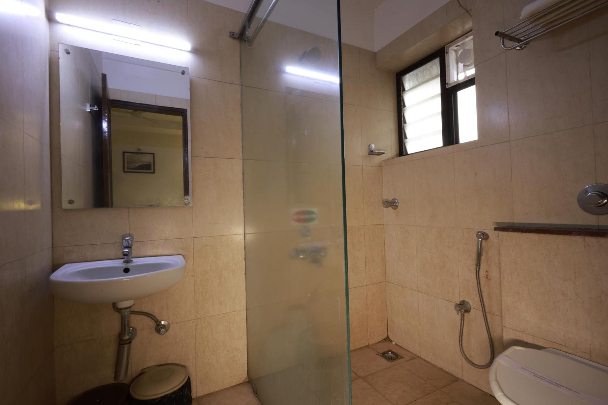 Metro Plaza Hotel By Rak Rooms, Mangaluru Bagian luar foto