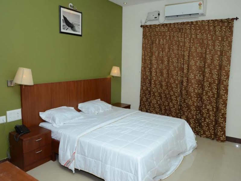Metro Plaza Hotel By Rak Rooms, Mangaluru Bagian luar foto